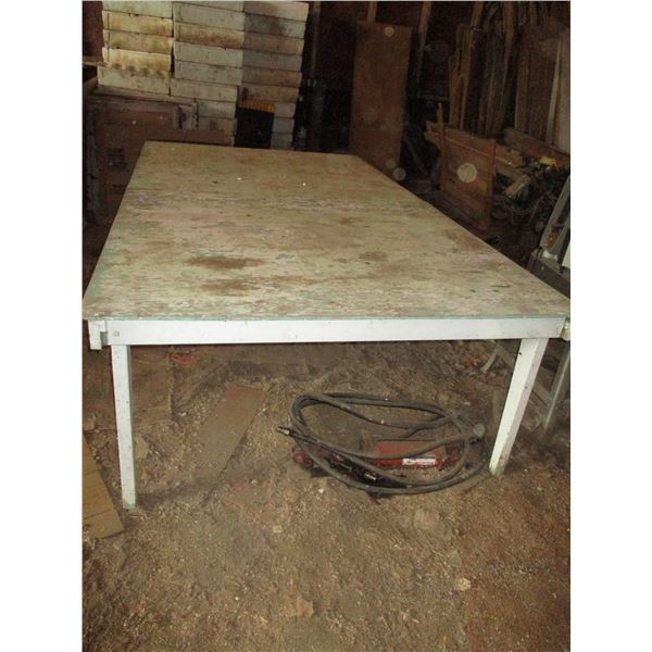Wooden Table (60 x 108"), Hydraulic Ram & Hose with Pioneer ends