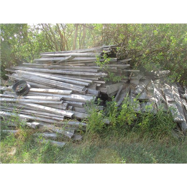 Mixed Lot of Reclaimed Wood (Various Length 2x4")