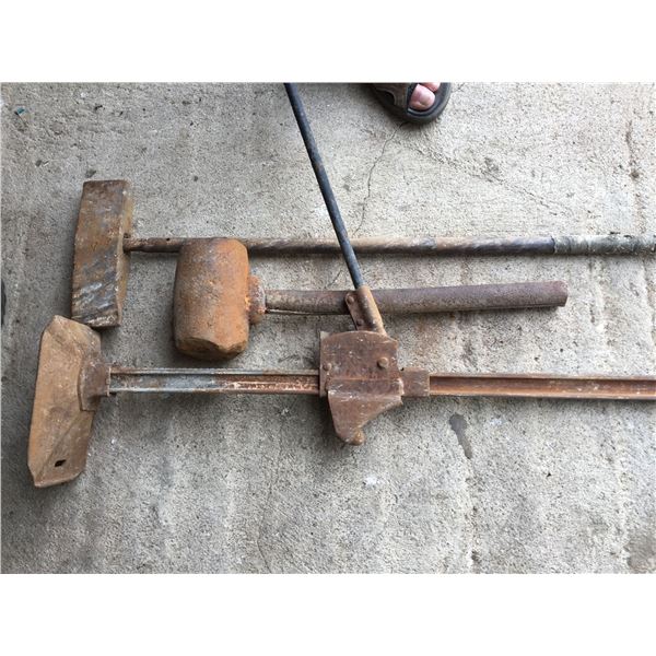 Jack (2'9"), (2) Mauls - 1 is 2'9", Other is 1'9"