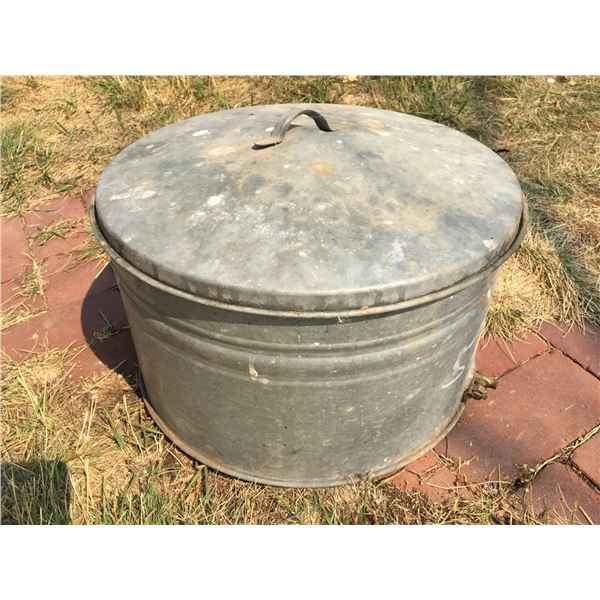 Small Galvanized Tub with Strainer, Valve & Lid (15 1/2" x 9")
