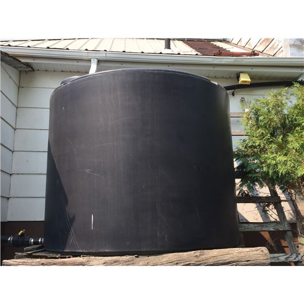 800 Gallon Plastic Tank with Valve (Used for Water) Bodnarus