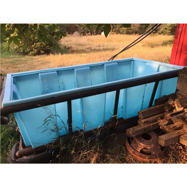 Plastic Water Trough for Large Livestock in Iron Frame