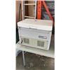 Image 7 : COLEMAN ELECTRIC COOLER AND WASTE BIN