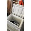 Image 8 : COLEMAN ELECTRIC COOLER AND WASTE BIN