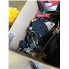 Image 9 : LOT OF TOOLS, RUBBER GLOXES, WORK GLOVES AND MORE