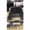 Image 8 : STORAGE TOTES AND BLUE RESTAURANT TRAYS