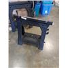 Image 3 : PAIR OF PLASTIC SAWHORSES AND LOAD BAR