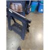 Image 4 : PAIR OF PLASTIC SAWHORSES AND LOAD BAR