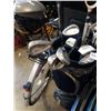 Image 3 : TEARDROP GOLF BAG WITH CLUBS
