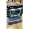 Image 3 : YARDWORKS 2150W PORTABLE GENERATOR WITH METAL GAS