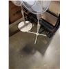 Image 2 : 2 WHITE FLOOR FANS BOTH WORKING