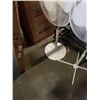 Image 3 : 2 WHITE FLOOR FANS BOTH WORKING