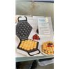 Image 8 : CUCINA PRO BUBBLE WAFFLE MAKER AND PASTA MAKER