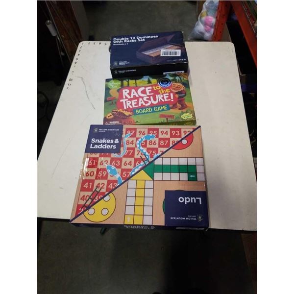 LOT OF BOARD GAMES - SNAKES AND LADDER, DOMINOS, ETC