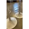 Image 5 : 2 WHITE AND WOOD TOP BARSTOOLS