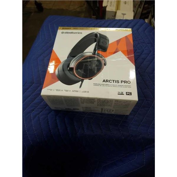 STEELSERIES ARCTIS PRO GAMING HEADSET  - RETAIL $229