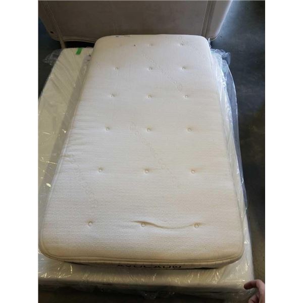 NEW AVACADO ORGANIC SINGLE SIZE MATTRESS RETAIL $1100