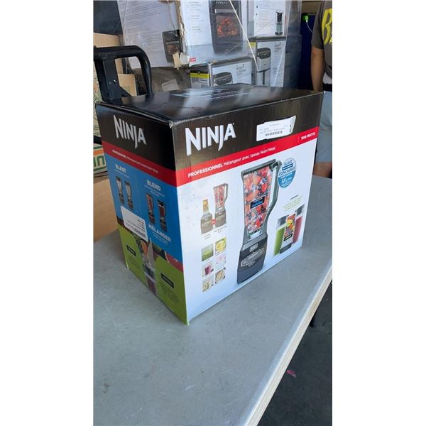 NINJA  PROFESSIONAL 1100 WATT BLENDER SYSTEM WITH NUTRI NINJA CUPS TESTED AND WORKING - RETAIL $219