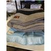 Image 3 : 2 VINTAGE WOOL BLANKETS EATONS AND ENGLISH