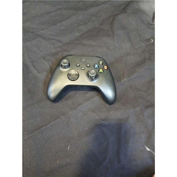 XBOX WIRELESS CONTROLLER TESTED AND WORKING - RETAIL $79