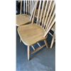 Image 2 : 6 SPINDLE BACK DINING CHAIRS