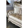 Image 2 : NEW MICHEAL AMINI LAVELLE CLASSIC PEARL TUFTED VELVET SOFA MSRP $4137