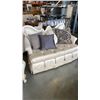 Image 1 : NEW MICHEAL AMINI LAVELLE CLASSIC PEARL TUFTED VELVET LOVESEAT MSRP $2800