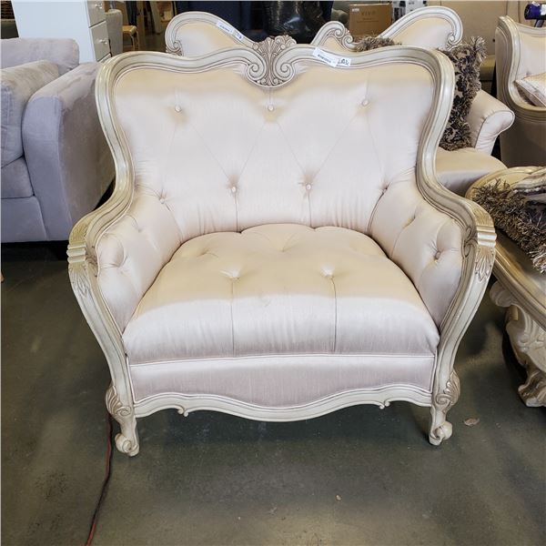 NEW MICHEAL AMINI LAVELLE CLASSIC PEARL TUFTED VELVET ARMCHAIR MSRP $1800