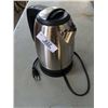 Image 2 : INSIGNIA 1.7L GLASS ELECTRIC KETTLE - TESTED WORKING - RETAIL $49