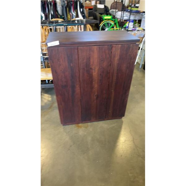 2 CUPBOARD BAR UNIT WITH SLIDE OUT MIDDLE DRAWER