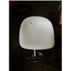 Image 3 : WHITE GAS LIFT STOOL