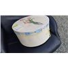 Image 9 : Hat Box and Hats A