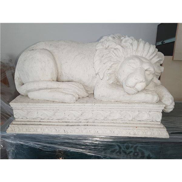Outdoor Lion Statue A