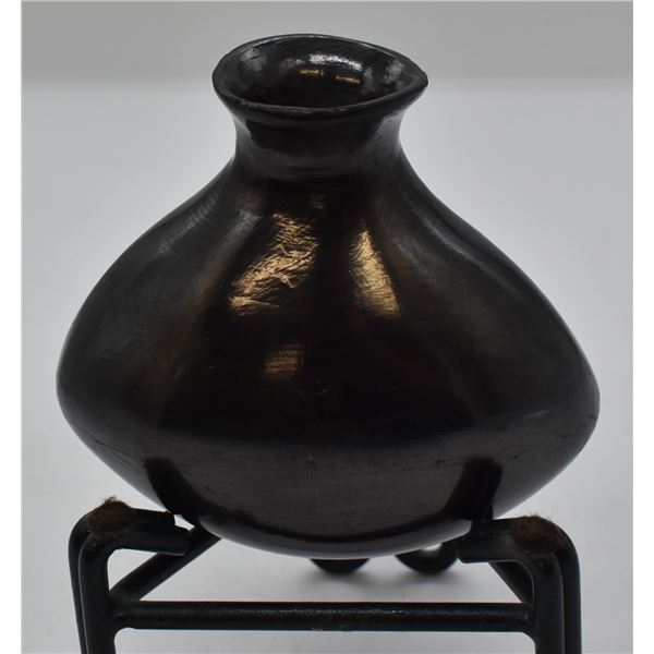 Mata Ortiz Blackware Pottery Vase by J. M. Reyes