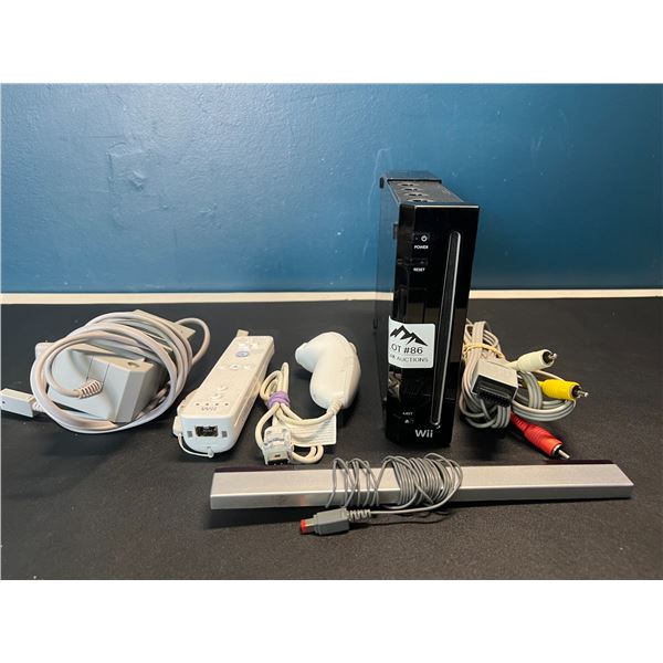 Lot of 1 Nintendo Wii Console w/ Controllers/Cords - Used