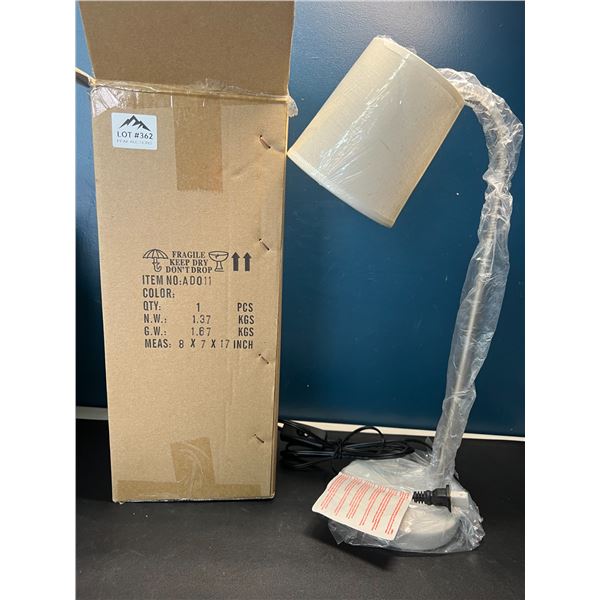 Lot of 1 Table Lamp
