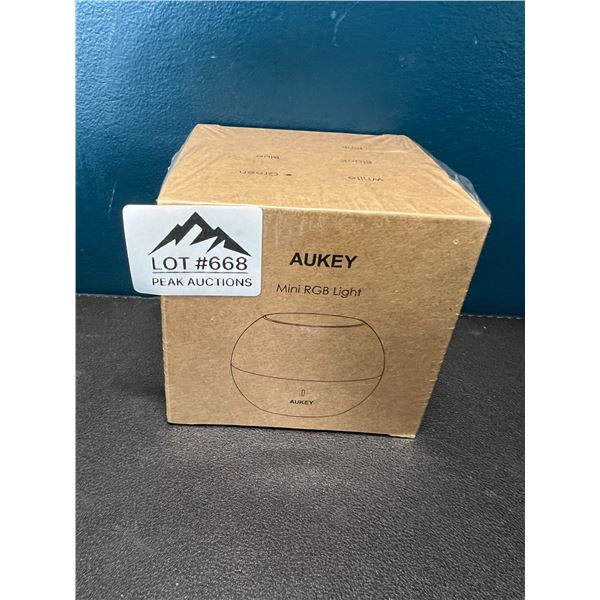 Lot of 1 Aukey Mini RGB Light - Green