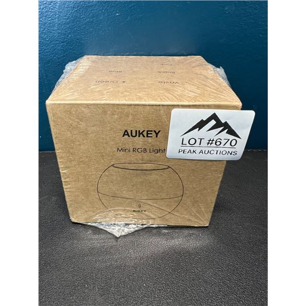Lot of 1 Aukey Mini RGB Light - Green