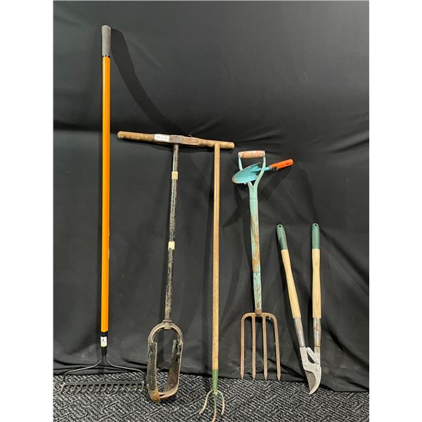 Set Of Outdoor Yard And Garden Tools