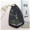 Image 1 : NATURAL GREEN CHEVRON SHAPED MOSS AGATE