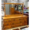 Image 5 : 6PC QUEENSIZE MAPLE BEDROOM SUITE; 2PC TALL BOY