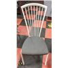 Image 2 : WHITE DINING TABLE W/ 6 CHAIRS & LEAF EXTENSION