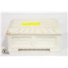 Image 2 : ESTATE JEWELRY BOX WITH CONTENTS