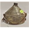 Image 1 : ANTIQUE METAL CANTEEN