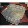 Image 1 : VINTAGE METAL TUB 20.5" X 11.5"