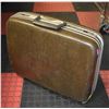 Image 1 : VINTAGE ROYAL TRAVELLER HARD CASE SHELL SUITCASE