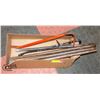 Image 1 : 7 PRY BARS LOT 69 6 HAND SAWS AND