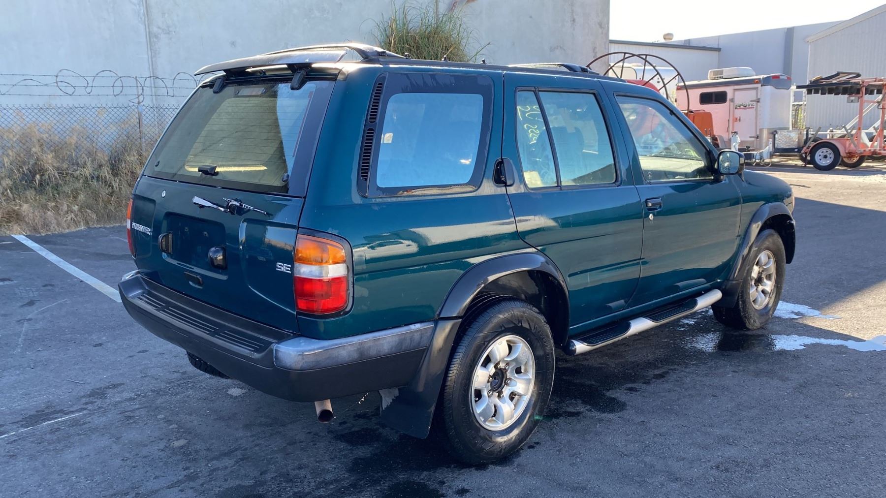 1997 Nissan Pathfinder XE