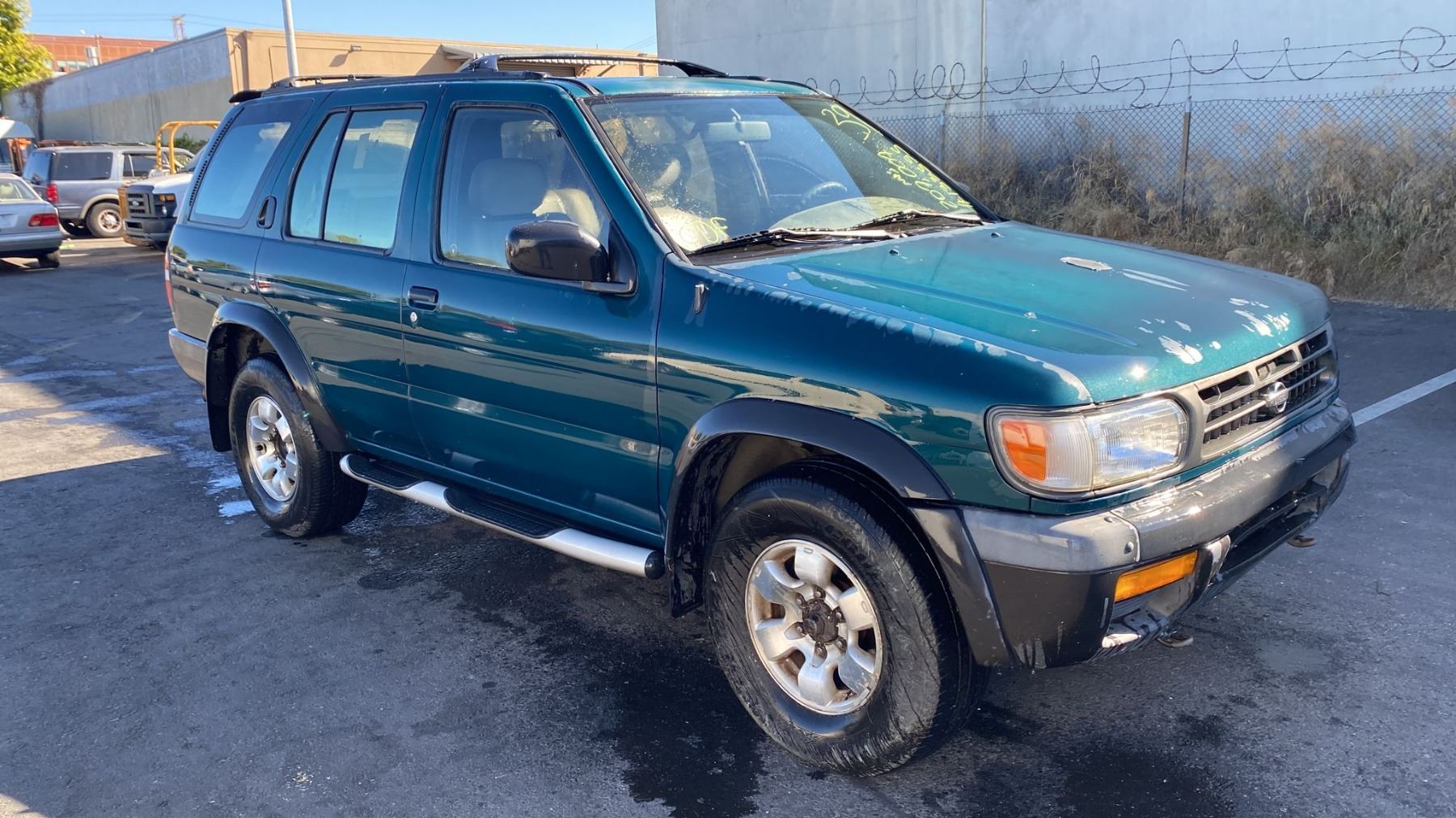 1997 Nissan Pathfinder XE