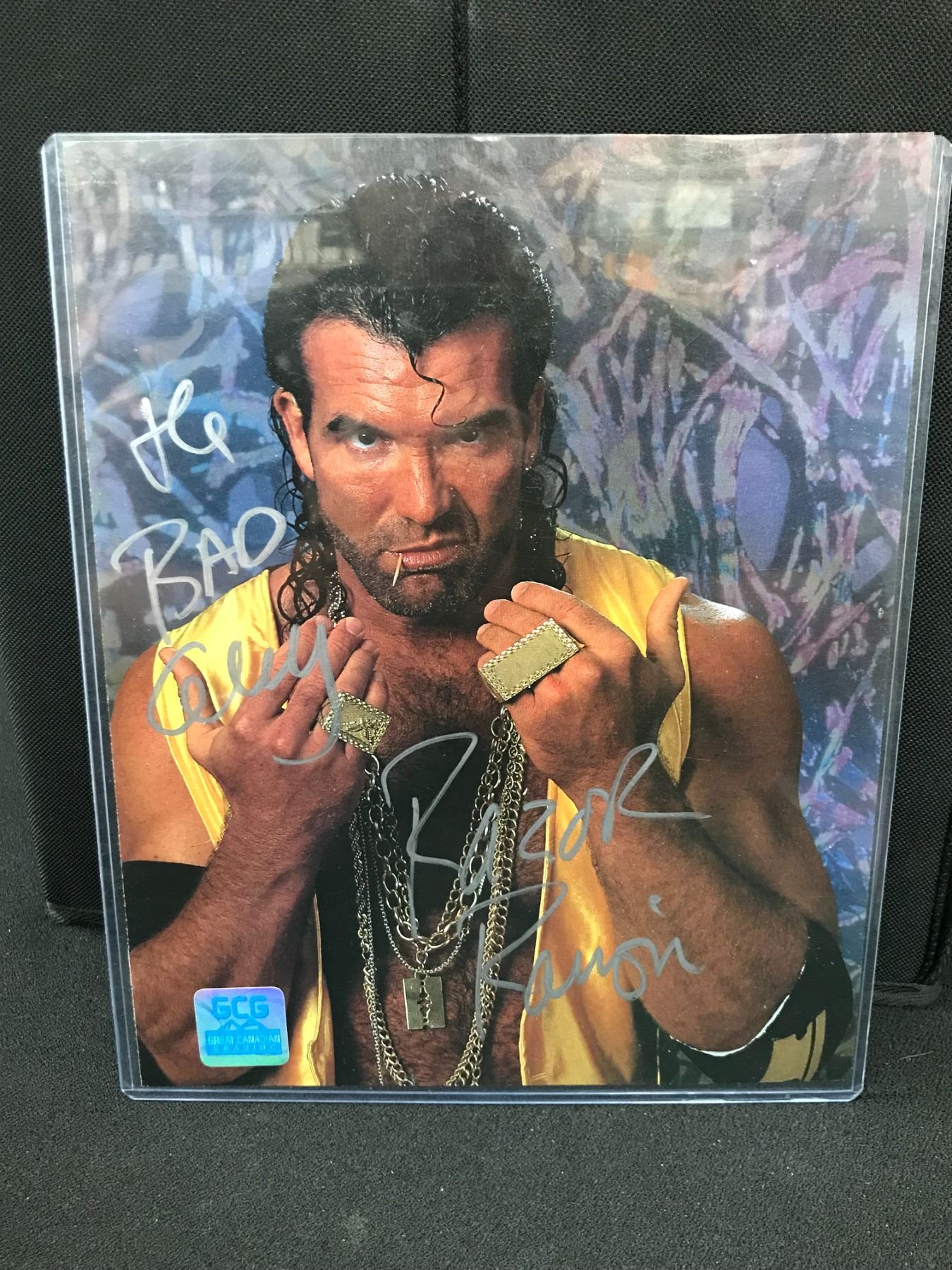 RAZOR RAMON SIGNED WWF 8 X 10 (GCG HOLO)